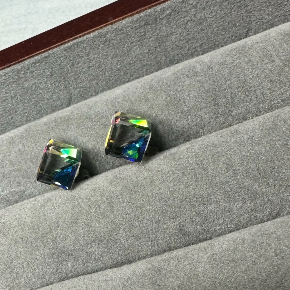 Translucent square earrings - Picture 4 of 4
